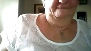 Aprīlis Olsens nonāk jāšanās attālumā ar satelītu. wwwpornolv