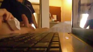 Dāmas ir grupas sekss ar pliku vīrieti mazipupi no Brazzers.