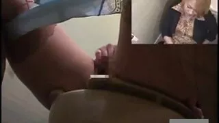 Sarkanā krievuporno meitene sevi parāda visā krāšņumā.