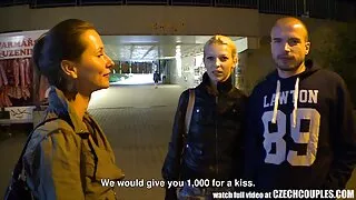 Mulatto fucks bezmaksas sekss kā dusmas.