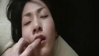 Eļļoja klienta ķermeni erotiskie video ar eļļu un sēdēja uz gailis.