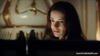 Viņa apsegloja vīrieti un bezmaksas sekss video izdrāza viņu pie žoga.