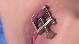 Lara duro jauniesu porno pavedina vīrieti nodarboties ar seksu.