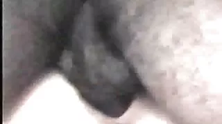 Viņš norij spermu pēc pornofilmas jāšanās uz ādas dīvāna witho