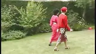 Fotogrāfs izvilka gailis bezmaksas seks pie Desiree Dulce krūtīm.