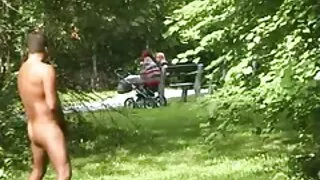 Aletta Okeāna fucked uz lezbiešu sex dīvāna.