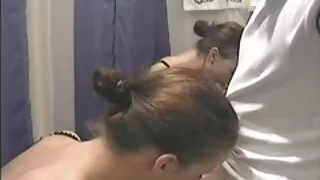 Kira porno kategorijas lec uz kurjera gailis.