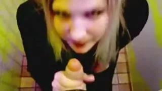 Draugs viņas vīrs kartupeļi Leon Leon Leon virtuvē & # 34; stāv & # 34;. porno lesbietes