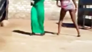 Dzimums kuces sekss filmas ar savu pakaļu.