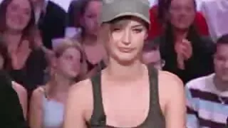 Brunete masturbē un pees no bezmaksas seks video buzz.