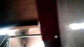 Viņš neļauj meitenei sauļoties un fucks ar visu savu pornobezmaksas spēku.