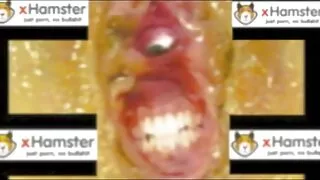 Viņa ņem gailis viņas erotiski video mutē.