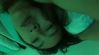 Mick Blue licked bezmaksas sekss Violet Starr ' s incītis un fucks viņas nežēlīgi.