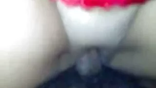Blonda kuce atvelk viņas latviesu sex ass uz gumijas dildo.